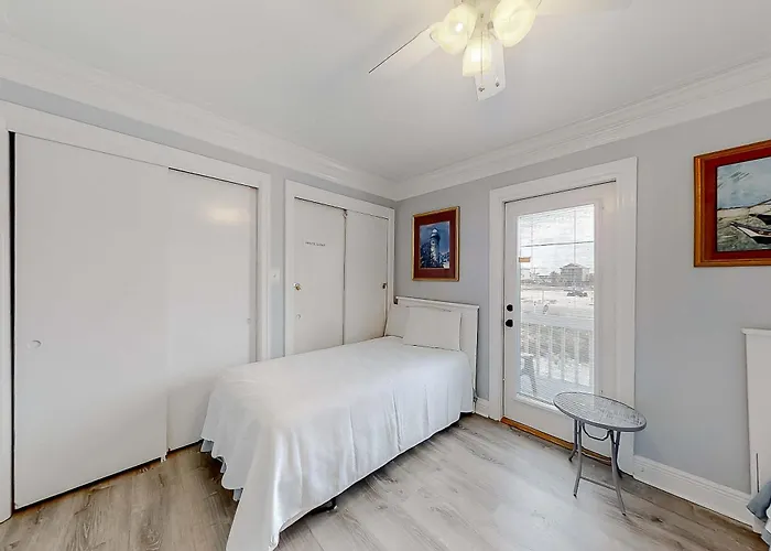 Holiday home Beachfront With Private Balcony 2 Beachside Decks Ac And Wifi