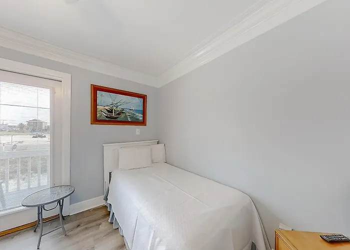 Holiday home Beachfront With Private Balcony 2 Beachside Decks Ac And Wifi